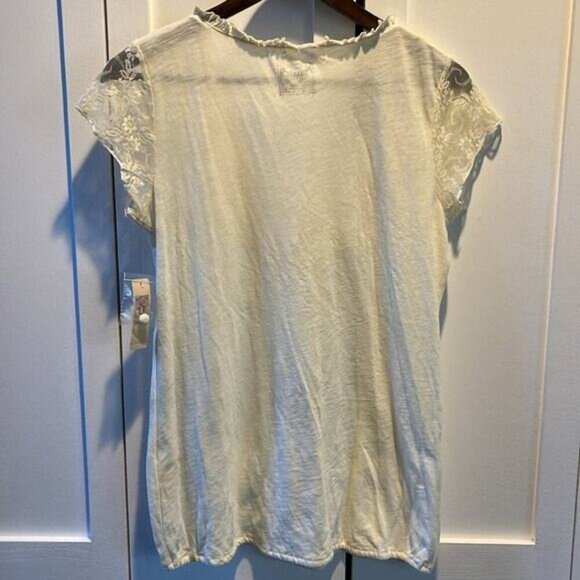 Decree Ivory Cotton and Lace Cap Sleeve Top w/Buttons Size L NWT - Picture 2 of 4